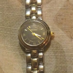 Vintage Seiko ladies wrist watch gold and silver t